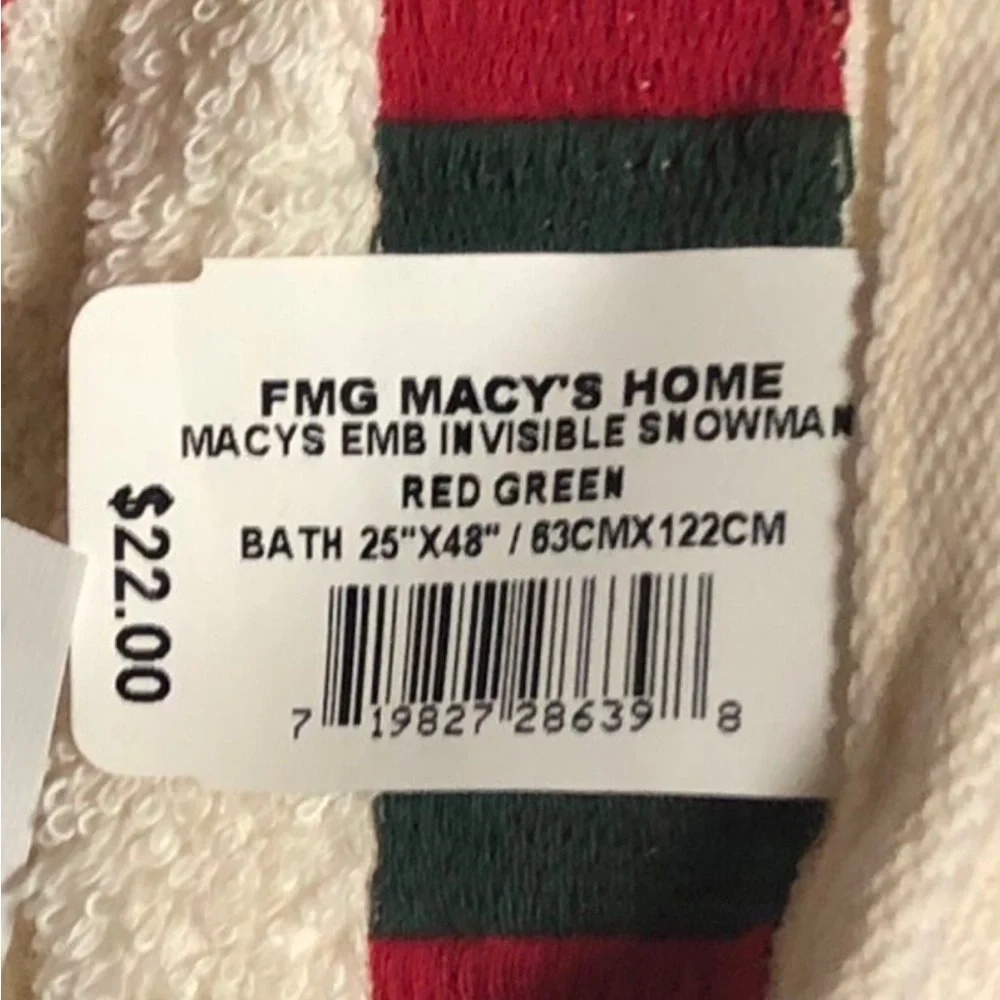 Santens MACY’S HOME “INVISIBLE SNOWMAN”  Red/Green cotton Bath Towel